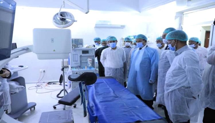 وكيل حضرموت يدشن المخيم الطبي المجاني للعيون في مديرية تريم