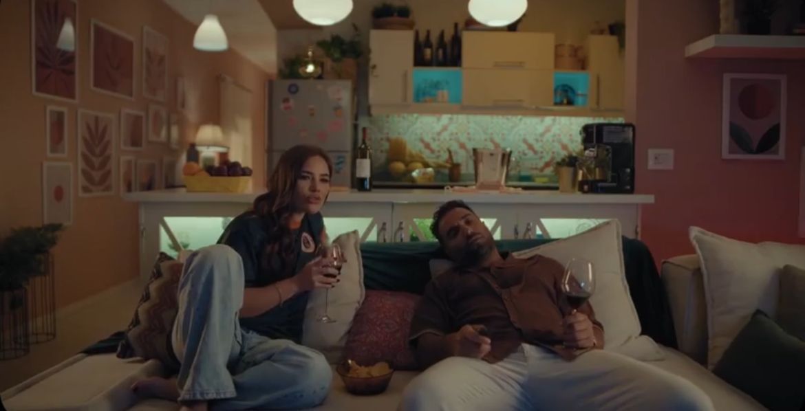 الحلقة الأولى والثانية من مسلسل ابن النادي.. وفاة والد أحمد فهمي وتولي الاخير رئاسة نادي الشعلة - الخليج الان