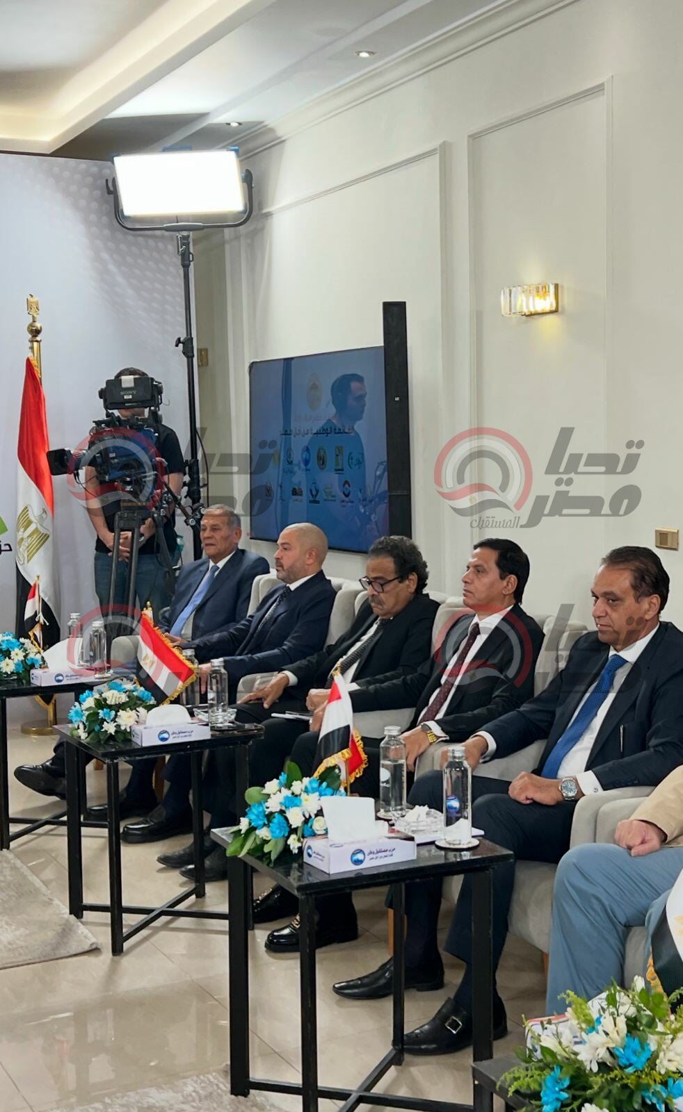 فريد زهران يشارك في اجتماع القائمة الوطنية لانتخابات النواب 2026.. وعبد الجواد يرحب برؤساء الأحزاب - الخليج الان