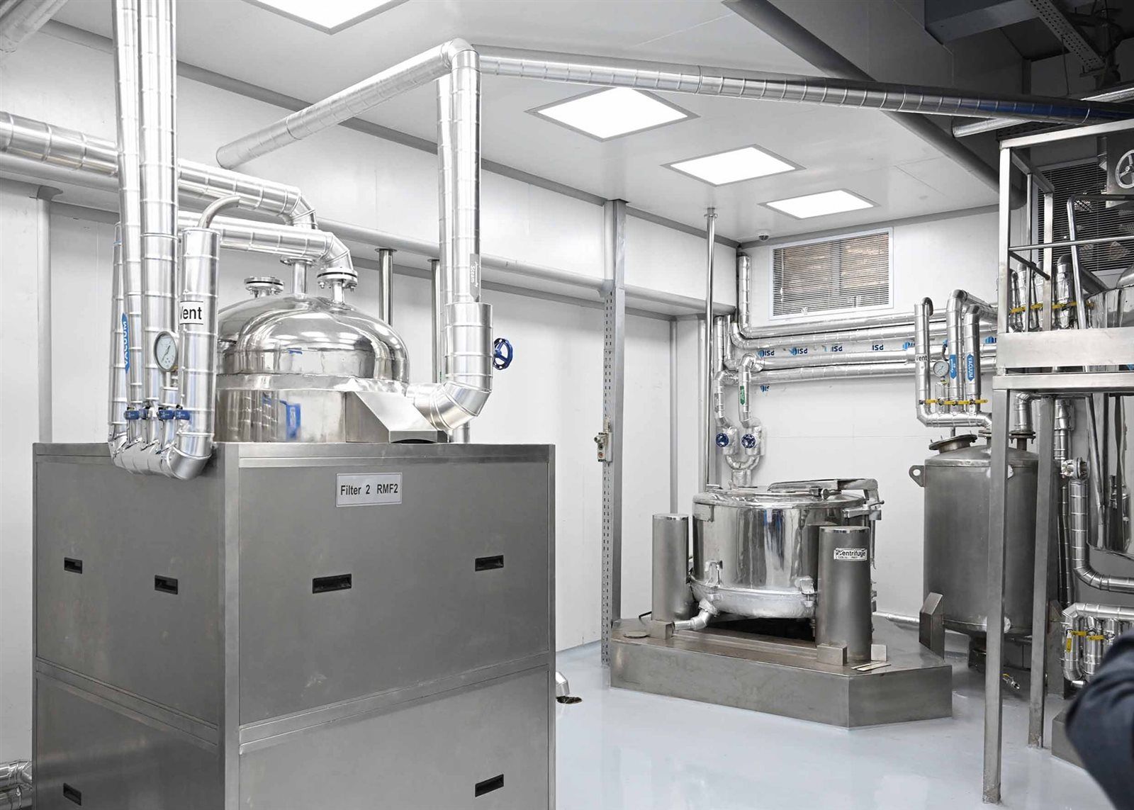 رئيس الوزراء يفتتح مصنع إنتاج الخامات الدوائية ومصنع المطهرات بشركة النصر للكيماويات الدوائية في القليوبية - الخليج الان