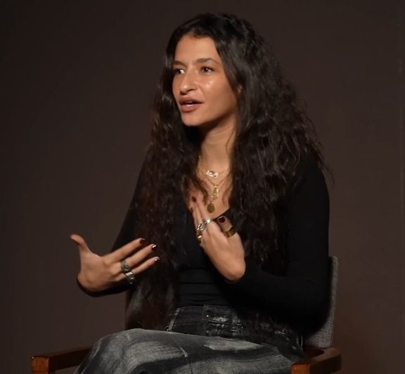 أميرة أديب عن ألبومها الجديد: عارفة سبب شتيمة الناس.. ومش بزعل من التنمر على مناخيري - الخليج الان