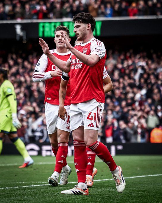 أرسنال يفوز على وست هام يونايتد بثنائية نظيفة ويتصدر الدوري الإنجليزي الممتاز بشكل مؤقت - الخليج الان