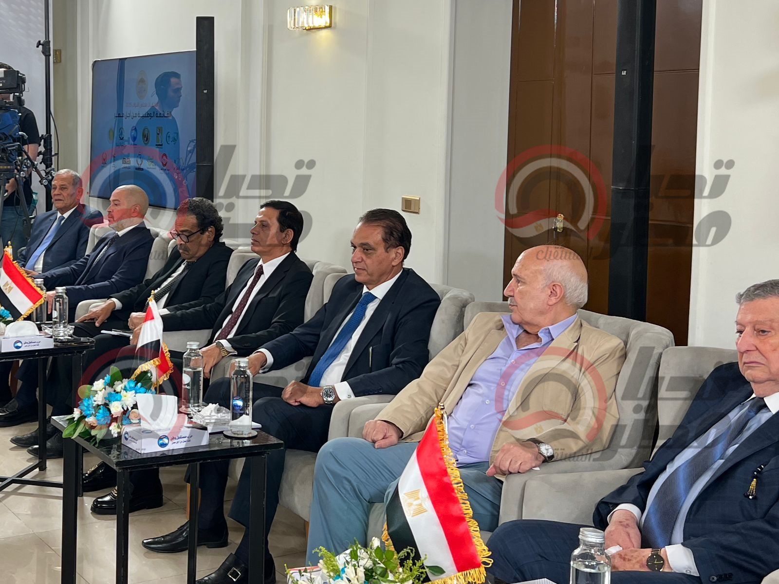 فريد زهران يشارك في اجتماع القائمة الوطنية لانتخابات النواب 2026.. وعبد الجواد يرحب برؤساء الأحزاب - الخليج الان