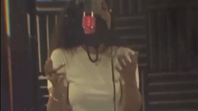 عزيز الشافعي يشارك كواليس جديدة من أغنية سيبتلي قلبي لـ أنغام - الخليج الان