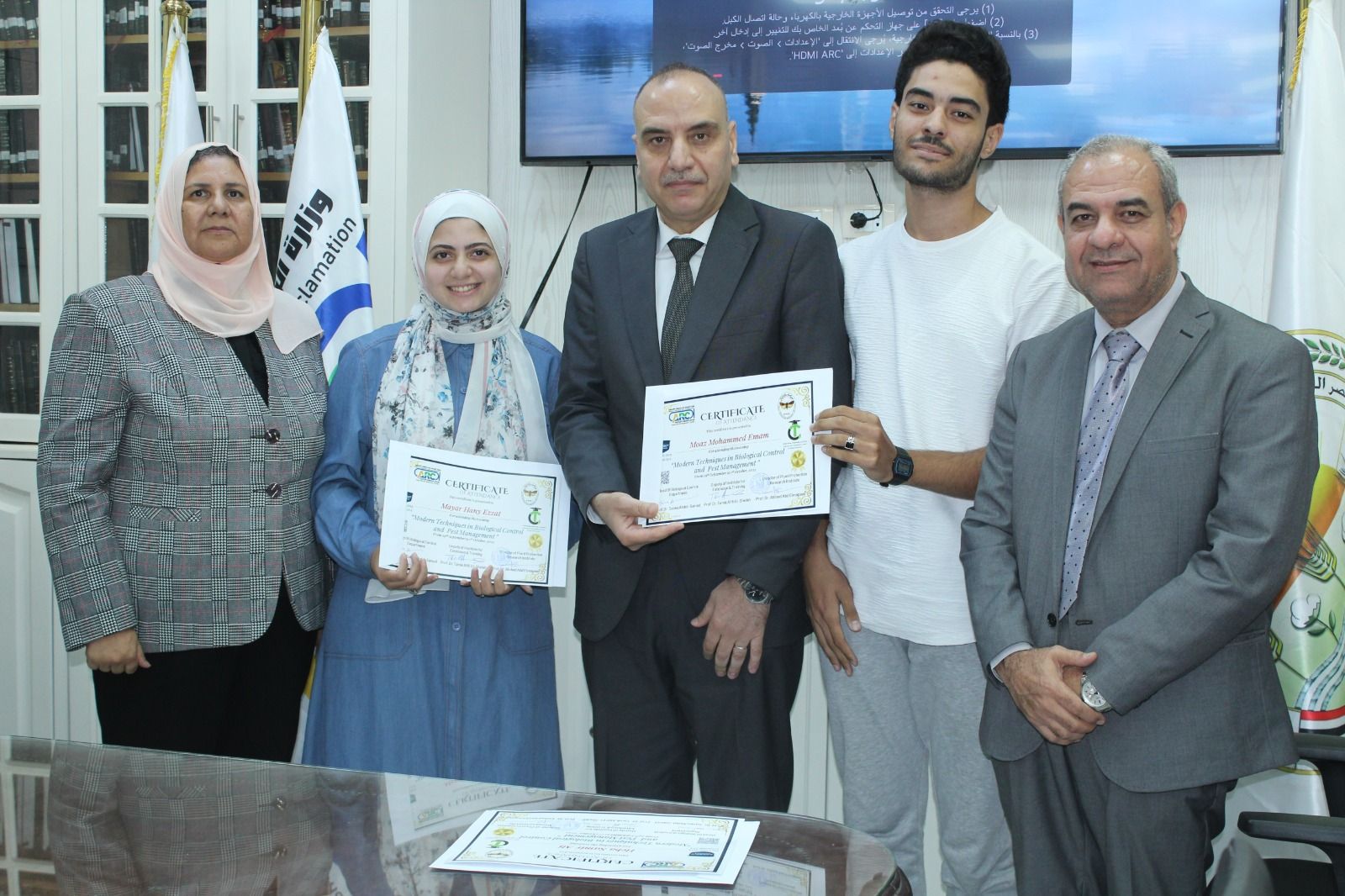 "الزراعة" تواصل دعم الزراعة الذكية.. تدريب كوادر جديدة على تقنيات المكافحة الحيوية وإدارة الآفات - الخليج الان