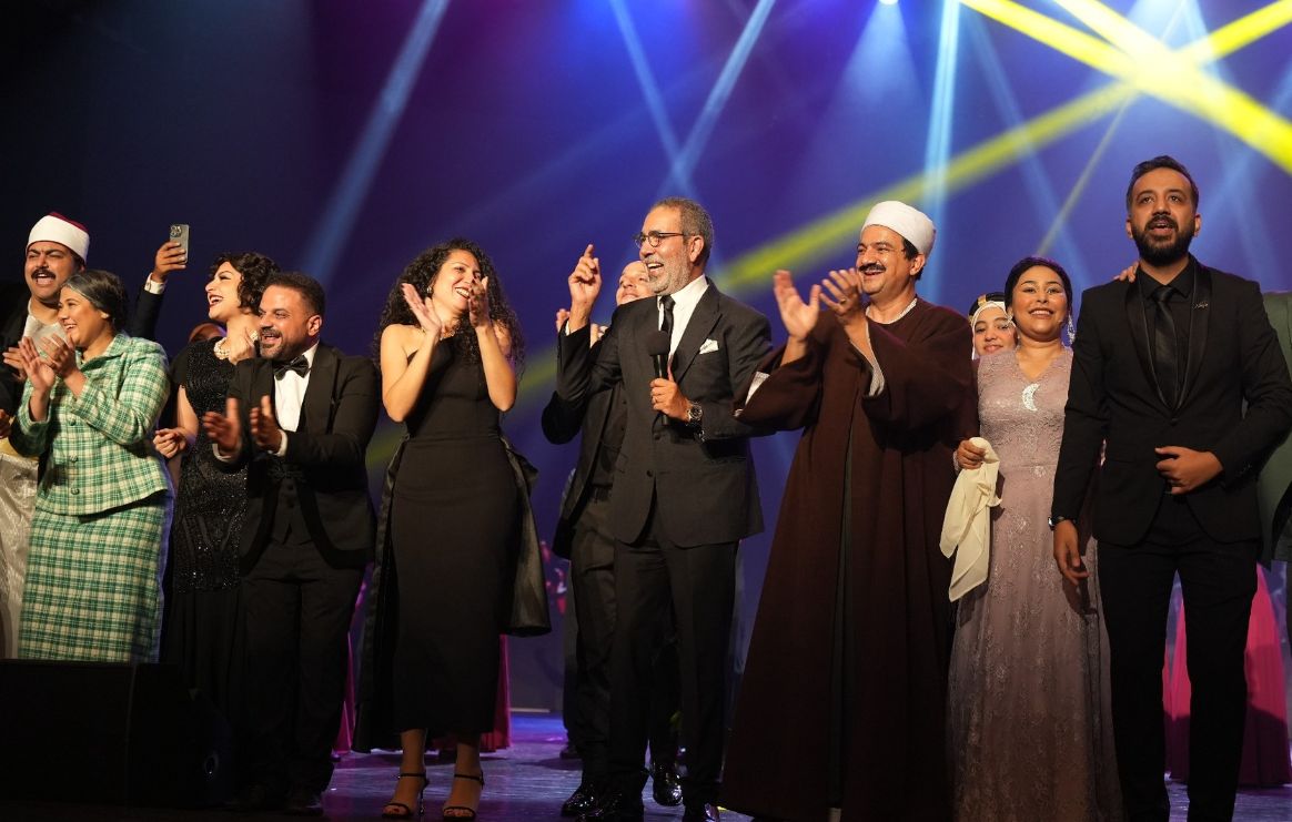 بعد عرض مسرحية ام كلثوم.. مدحت العدل يوجه رسالة للجمهور - الخليج الان