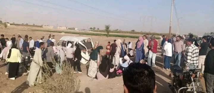 كانوا رايحين المحاضرة.. مصرع وإصابة 14 طالب إثر تصادم سيارتين بطريق جهينة الغربي بسوهاج - الخليج الان