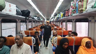 الهيئة القومية لسكك حديد مصر تُسيّر الرحلة الثالثة والعشرين لقطارات العودة الطوعية للأشقاء السودانيين إلى وطنهم - الخليج الان