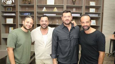 تمهيدا لعرضه.. عمرو يوسف يشارك كواليس جديدة من فيلم السلم والتعبان 2 - الخليج الان