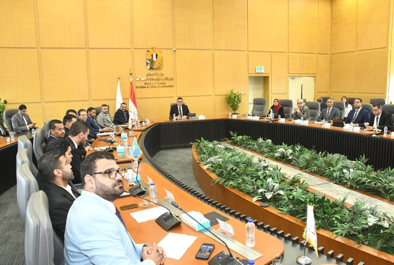 دعم المطورين العقاريين.. وزير الإسكان يلتزم ببيئة استثمارية محفزة وآمنة للقطاع العقاري - الخليج الان