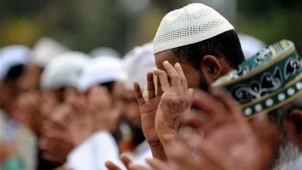 إمام بالأوقاف: من أَمّ الناس بالمساجد التي بالطرقات والمواقف فليخفف لأن أغلبهم على سفر