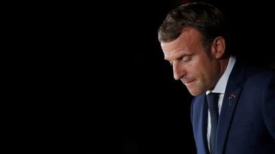 «فرنسا على حافة المجهول».. ماكرون في سباق مع الزمن لتجنب الانهيار السياسي بعد سقوط حكومته - الخليج الان