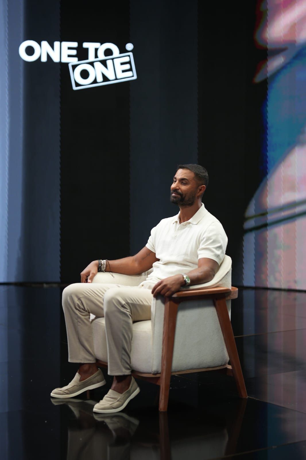 لأول مرة بالشرق الأوسط.. إطلاق برنامج وان تو وان بالذكاء الاصطناعي ويسرا أبرز الضيوف - الخليج الان