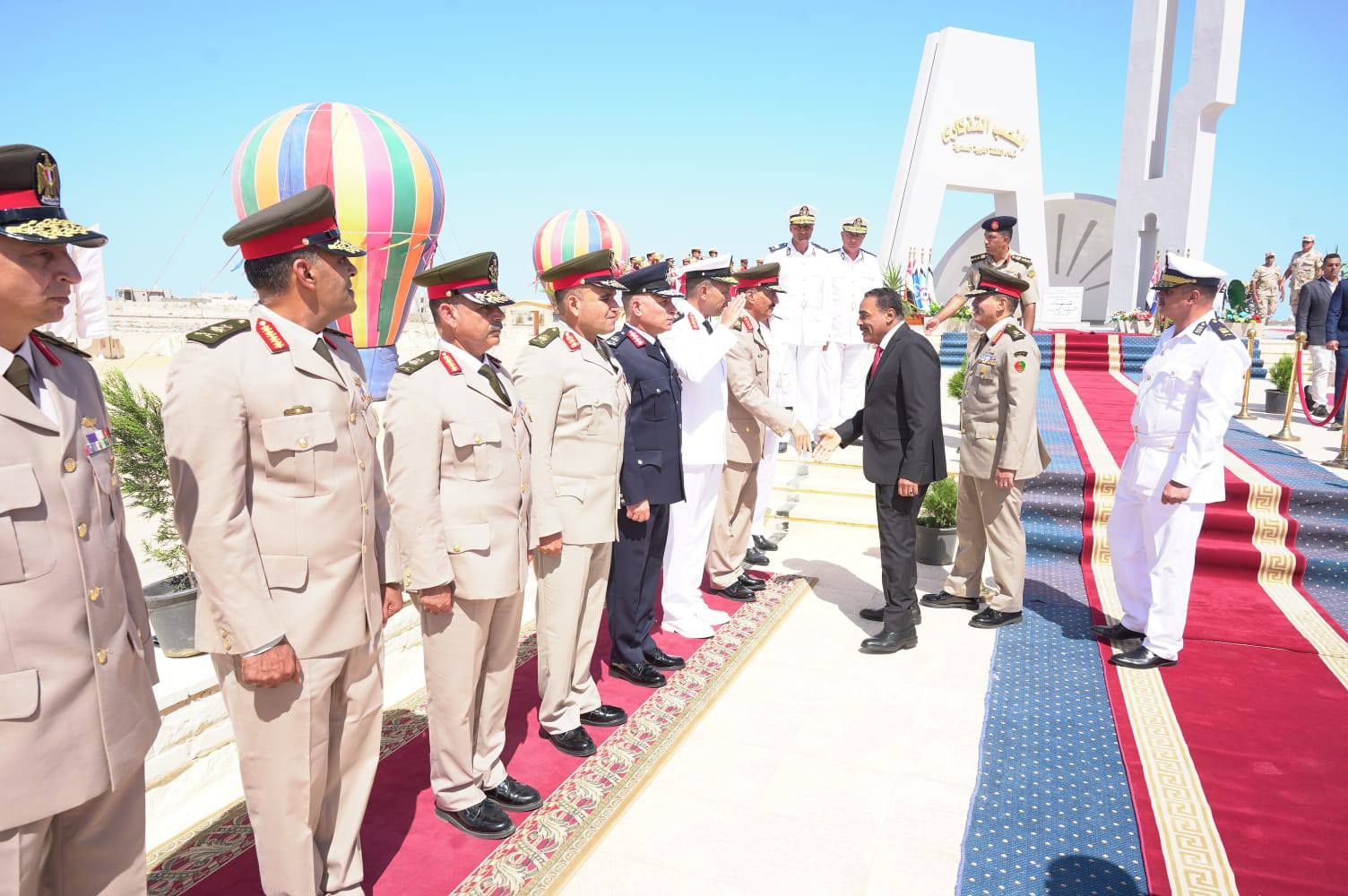 محافظ مطروح يضع إكليل الزهور على أرواح الشهداء خلال الإحتفال بانتصارات أكتوبر - الخليج الان