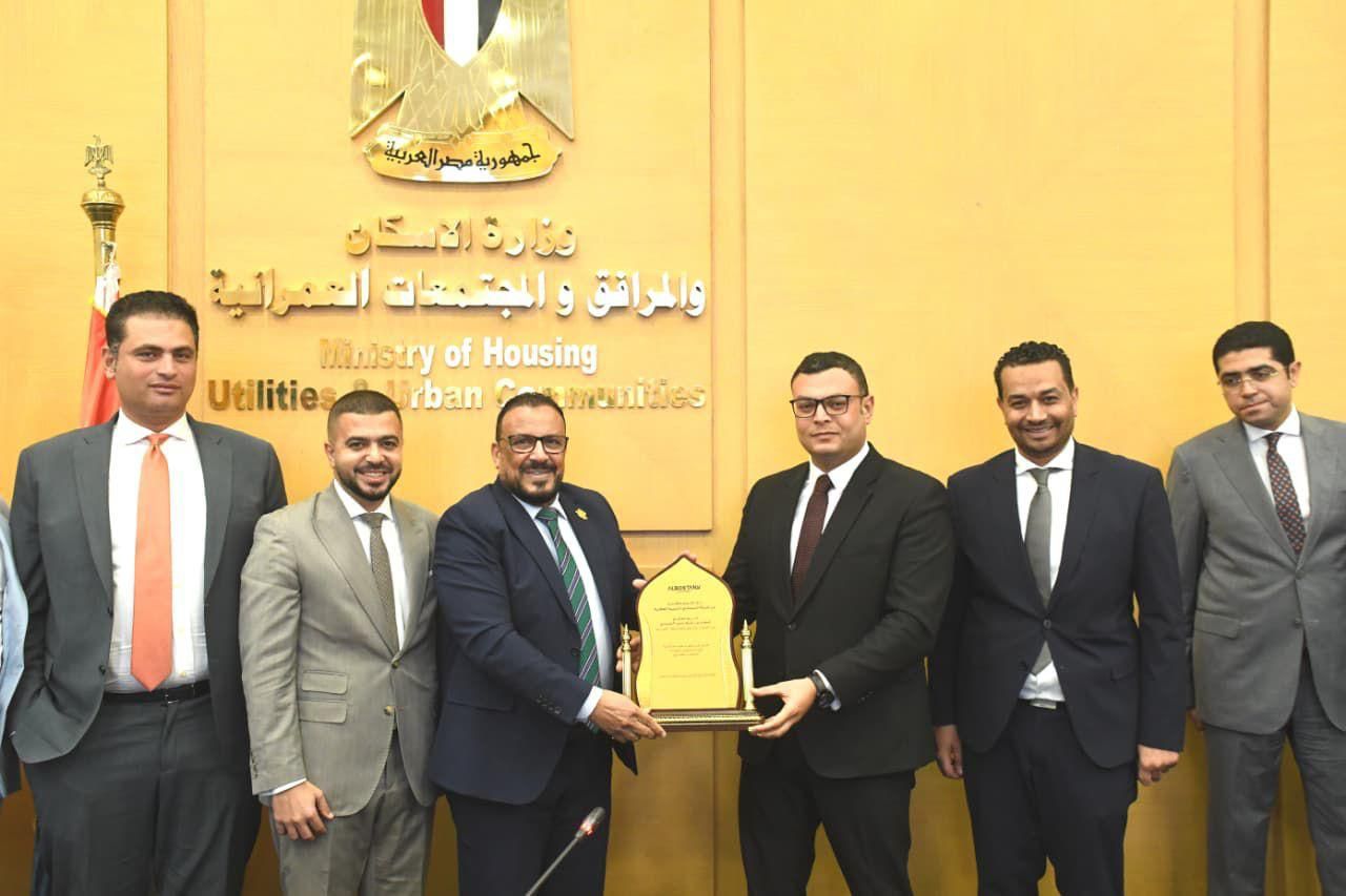 دعم المطورين العقاريين.. وزير الإسكان يلتزم ببيئة استثمارية محفزة وآمنة للقطاع العقاري - الخليج الان