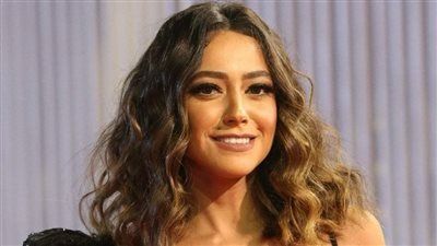 هند عبد الحليم: التعليقات على السوشيال ميديا بتوجع.. ونفسي اشتغل مع يحيى الفخراني - الخليج الان