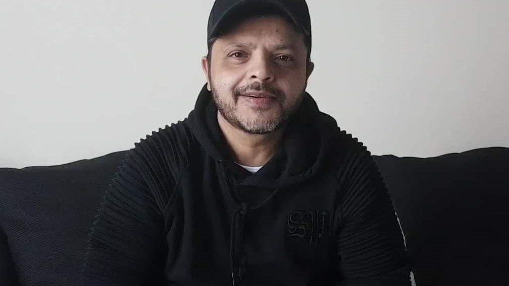 لحصوله على الجنسية السعودية.. محمد هنيدي بطل مسرحية تاجر السعادة في موسم الرياض - الخليج الان