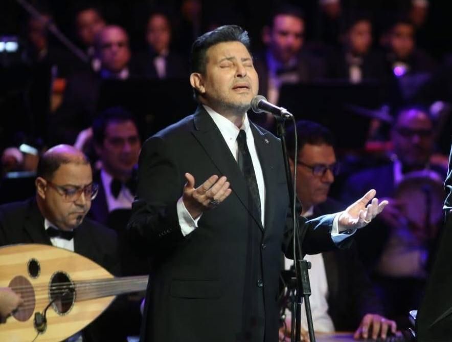 في ذكرى نصر أكتوبر.. هاني شاكر يغني "وأنت ماشي في مصر" - الخليج الان