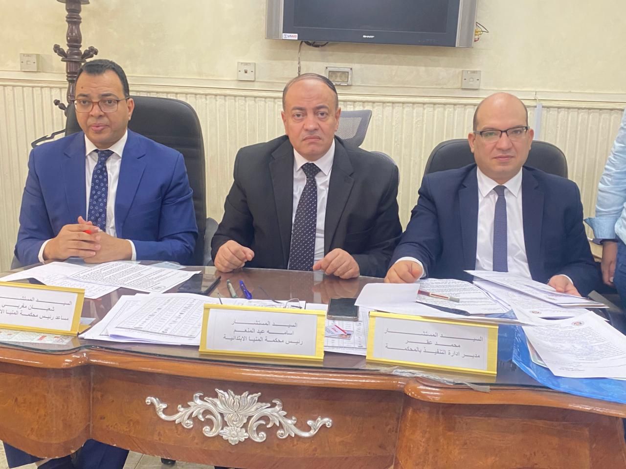 توافد المرشحين على محكمة المنيا لتقديم أوراق الترشح لانتخابات مجلس النواب - الخليج الان