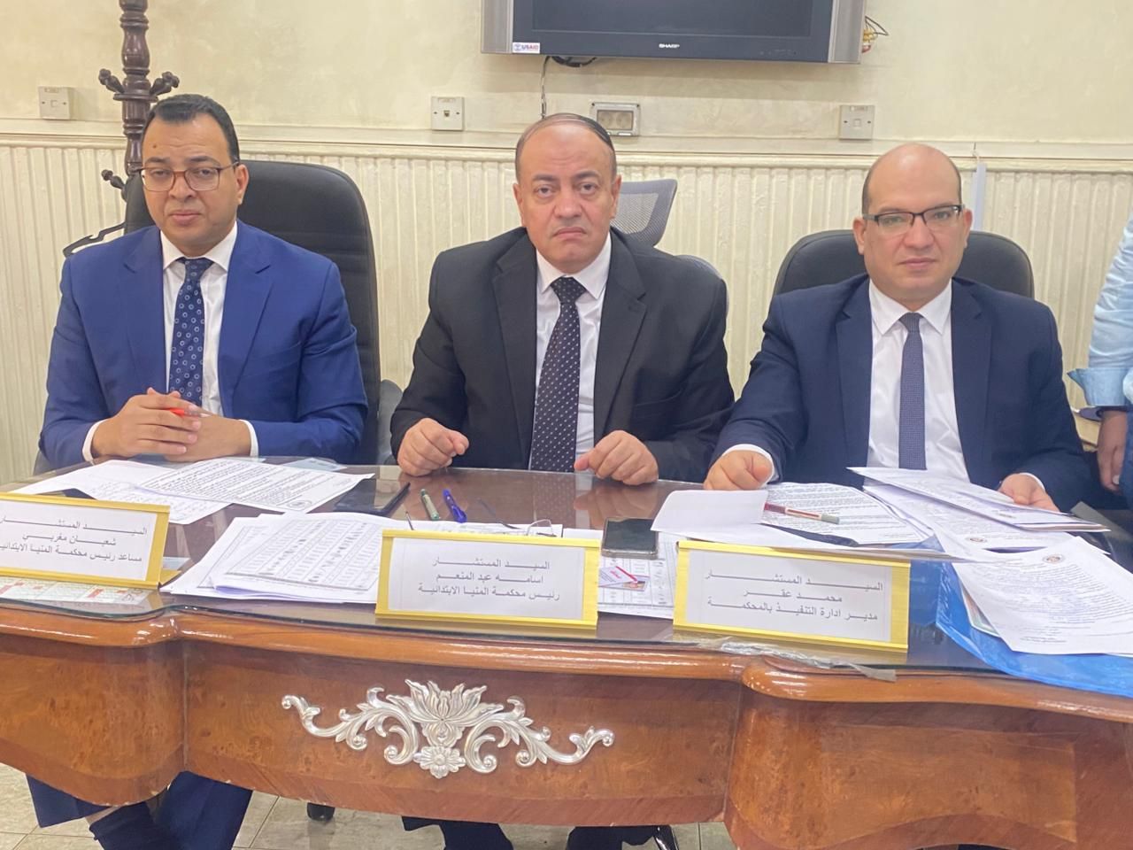 توافد المرشحين على محكمة المنيا لتقديم أوراق الترشح لانتخابات مجلس النواب - الخليج الان