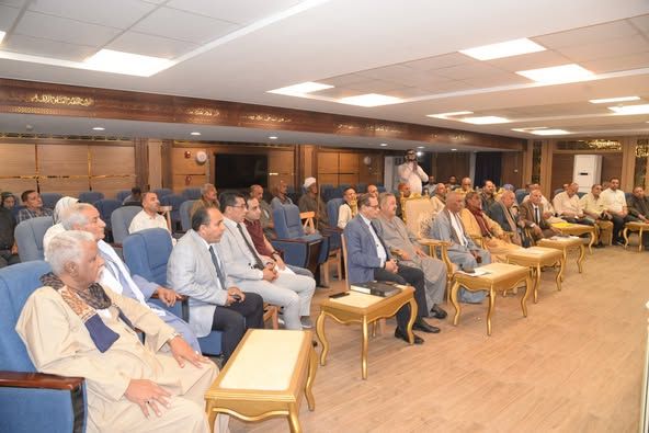 محافظ أسيوط يلتقي المزارعين والشركة المصرية للتنمية الزراعية لبحث تطوير القطاع الزراعي - الخليج الان