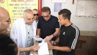 فى زيارة مفاجئة لمستشفى الخازندارة العام.. وزير الصحة يقرر تحويل المديرة وآخرين للتحقيق - الخليج الان