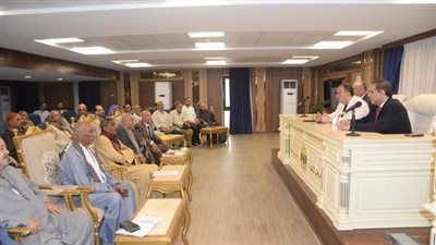 محافظ أسيوط يلتقي المزارعين والشركة المصرية للتنمية الزراعية لبحث تطوير القطاع الزراعي - الخليج الان