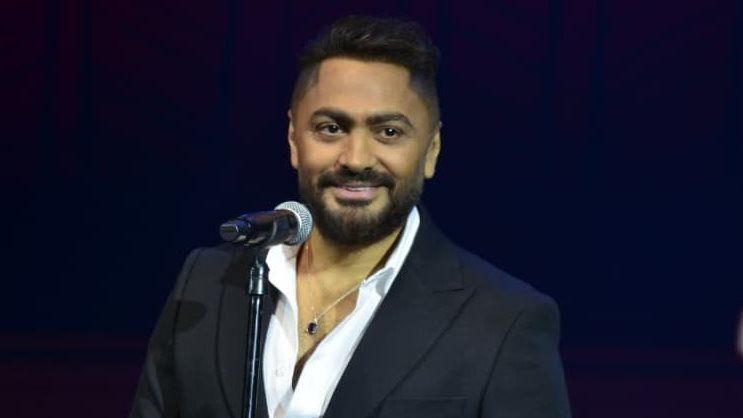 طارق الابياري يشكر تامر حسني بعد ذكر والده في أغنية مهرجان نقابة الممثلين والاخير: أقل حاجة نقدمها للعظماء - الخليج الان