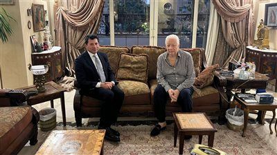 وزير الرياضة يزور مرتضى منصور في منزله للاطمئنان على صحته بعد تعرضه لوعكة صحية - الخليج الان