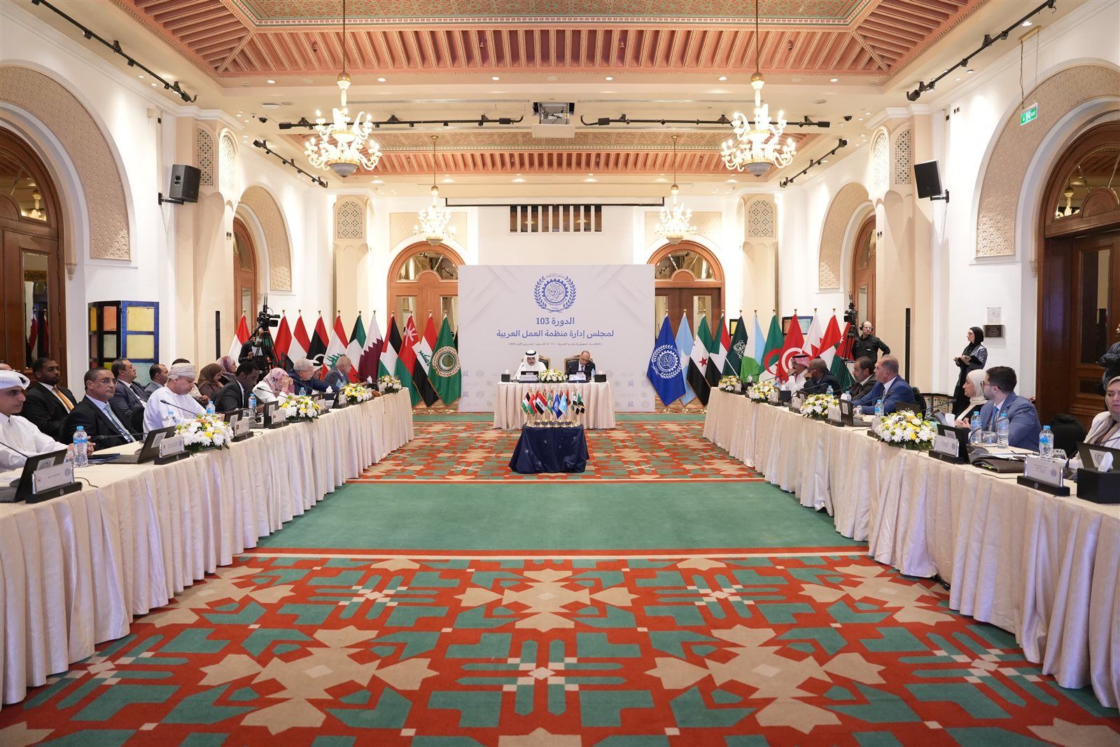 مصر تواصل الريادة.. انتخاب وزير العمل محمد جبران رئيسًا لمجلس إدارة منظمة العمل العربية للمرة الثانية بالإجماع - الخليج الان