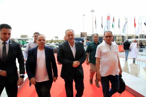 محافظ أسيوط يشارك وفدا من طلاب جامعتي أسيوط وبدر في زيارة معرض "تراثنا" للحرف اليدوية في دورته السابعة - الخليج الان