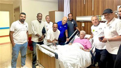 وفد من مدربي دورة الرخصة التدريبية PRO يزور الكابتن حسن شحاتة للاطمئنان على صحته - الخليج الان