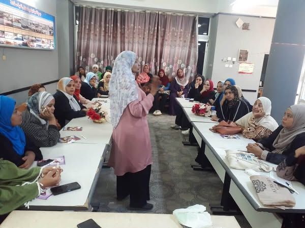 تنظيم جلسات الدوار ودورات تدريبية للتثقيف المالي بقرى المبادرة الرئاسية " حياة كريمة " في أسوان - الخليج الان