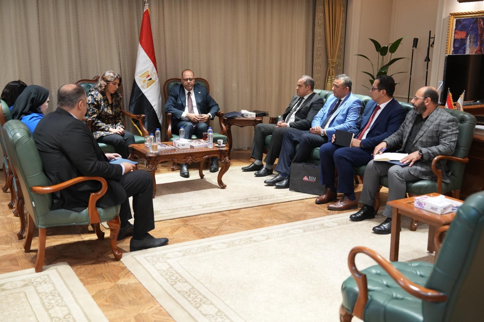 وزارة العمل توقع بروتوكول تعاون مع الجامعة المصرية الصينية لتأهيل الطلاب بمهارات المستقبل ودعم التحول الرقمي - الخليج الان