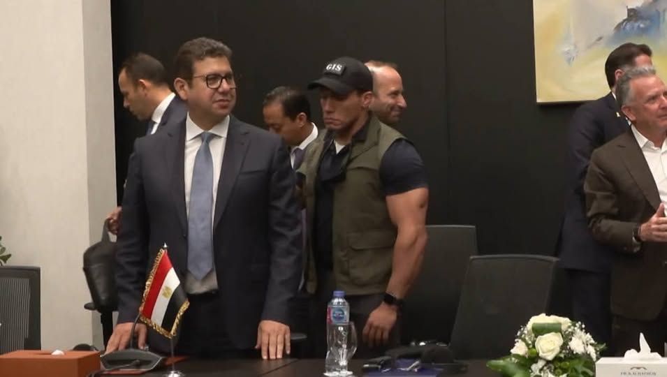 يرسخ لريادة الدولة المصرية.. ويعيد للأذهان صورة رجل الدولة القوى.. إشادة دولية واسعة بمهارات اللواء حسن رشاد وفريق جهاز المخابرات العامة المصري في إدارة ملف الوساطة - الخليج الان