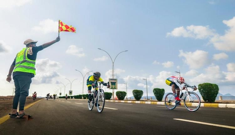 بطولة الدراجات الهوائية بالعاصمة عدن تخلق نسيجًا مجتمعيًا تحت شعار “طريقنا واحد وهدفنا السلام”