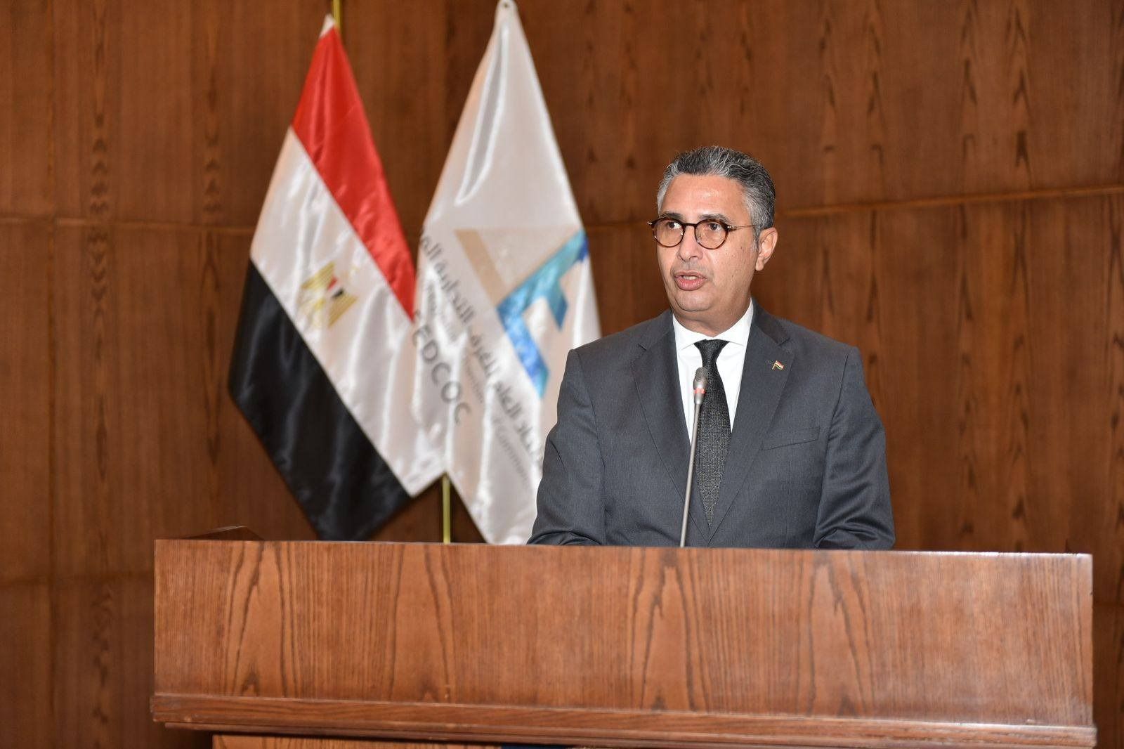 وزير التموين خلال اجتماعا مع اتحاد العام الغرف التجارية: لا تهاون مع أي ممارسات تضر بالمواطن - الخليج الان