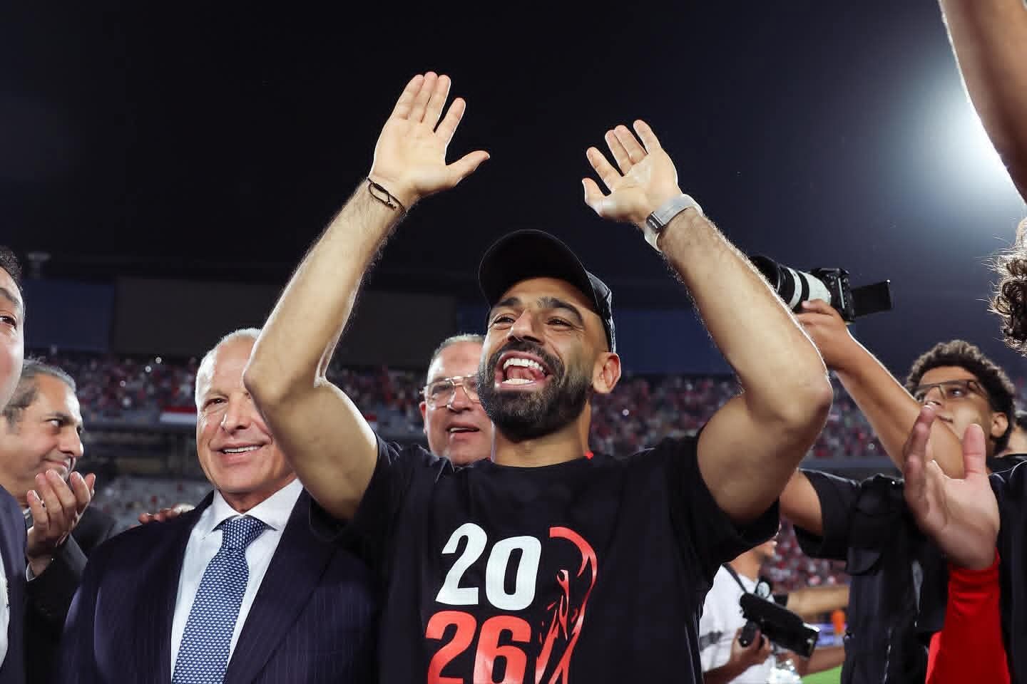 المتحدة للرياضة تسعد الجماهير بالألعاب النارية وأغاني احتفالًا بتأهل المنتخب المصري لمونديال - الخليج الان