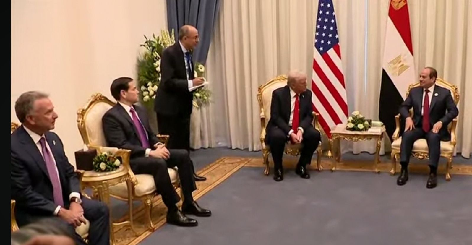 السيسي: أمامنا فرصة تاريخية فريدة.. وقلادة النيل لترامب تقديرًا لدوره في إنهاء حرب غزة - الخليج الان