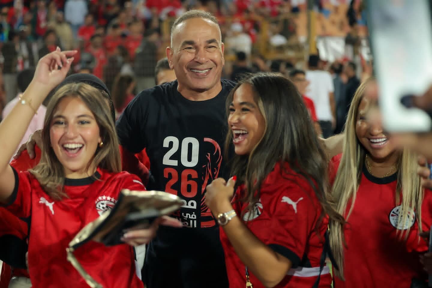 المتحدة للرياضة تسعد الجماهير بالألعاب النارية وأغاني احتفالًا بتأهل المنتخب المصري لمونديال - الخليج الان