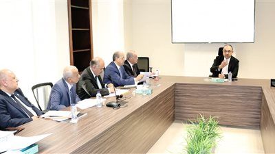 وزير قطاع الأعمال خلال لقاءه مع قيادات الشركات القابضة: تعظيم العوائد من الأصول أولوية في استراتيجية الوزارة - الخليج الان