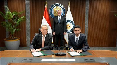 وزير البترول يشهد توقيع عقد أعمال الحفر بين بي بي وفالاريس لخمس آبار جديدة للغاز بالبحر المتوسط - الخليج الان