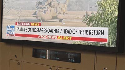 «من طائرة الرئاسة».. ترامب يشاهد لحظة إفراج حماس عن الرهائن الإسرائيليين في غزة - الخليج الان