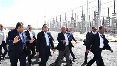 رئيس الوزراء يتابع مراحل الاختبار والتشغيل التجريبي لمحطة الربط الكهربائي المصري السعودي بمدينة بدر - الخليج الان