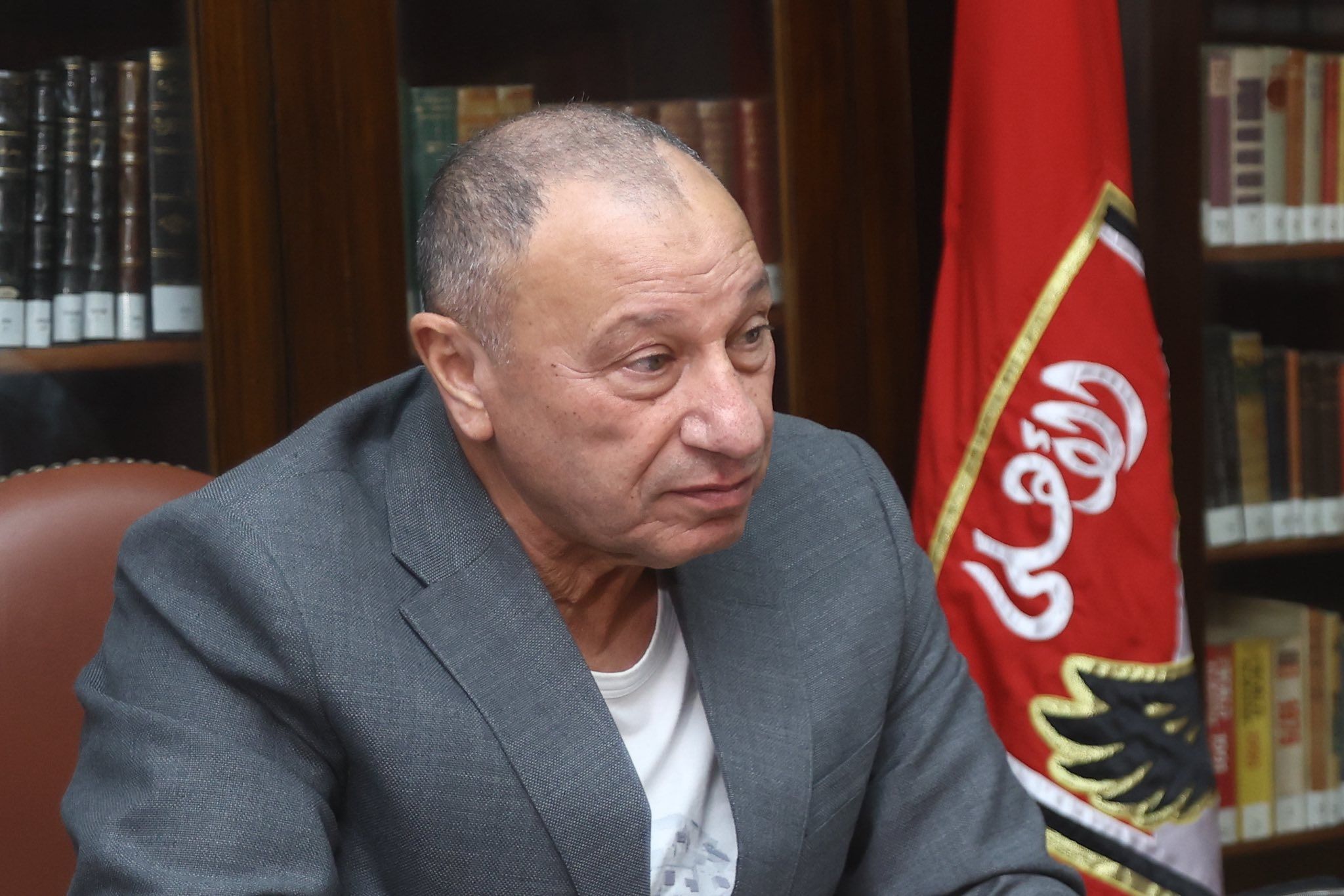 بالصور.. الخطيب يكرم عماد النحاس تقديرا لجهوده مع فريق الكرة بالأهلي - الخليج الان