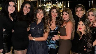 كريم فهمي ونسرين أمين ورانيا يوسف وزوجها.. النجوم يحتفلون بعيد ميلاد نجلاء بدر الـ50 - الخليج الان