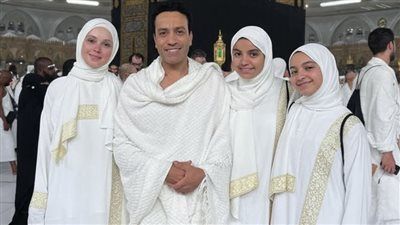 سامح حسين يؤدي مناسك العمرة برفقة أسرته: اللهم تقبل - الخليج الان