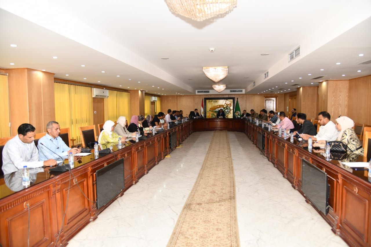 محافظ الفيوم يتابع الموقف التنفيذي لمشروعات “حياة كريمة” وموقف تسليم المنتهي منها - الخليج الان