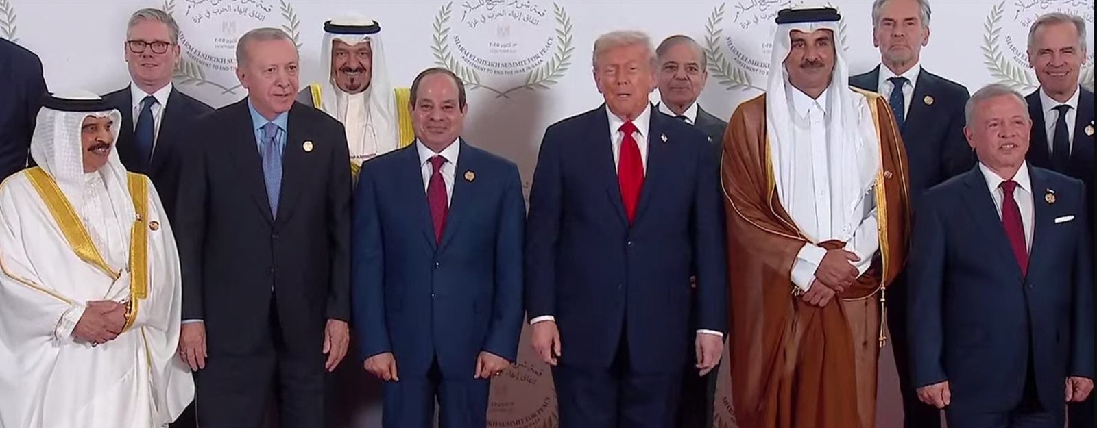 ترامب من الطائرة: سأقرر ما أراه صائبًا لمستقبل الفلسطينيين... وشرم الشيخ تفتح صفحة جديدة في مسار السلام - الخليج الان