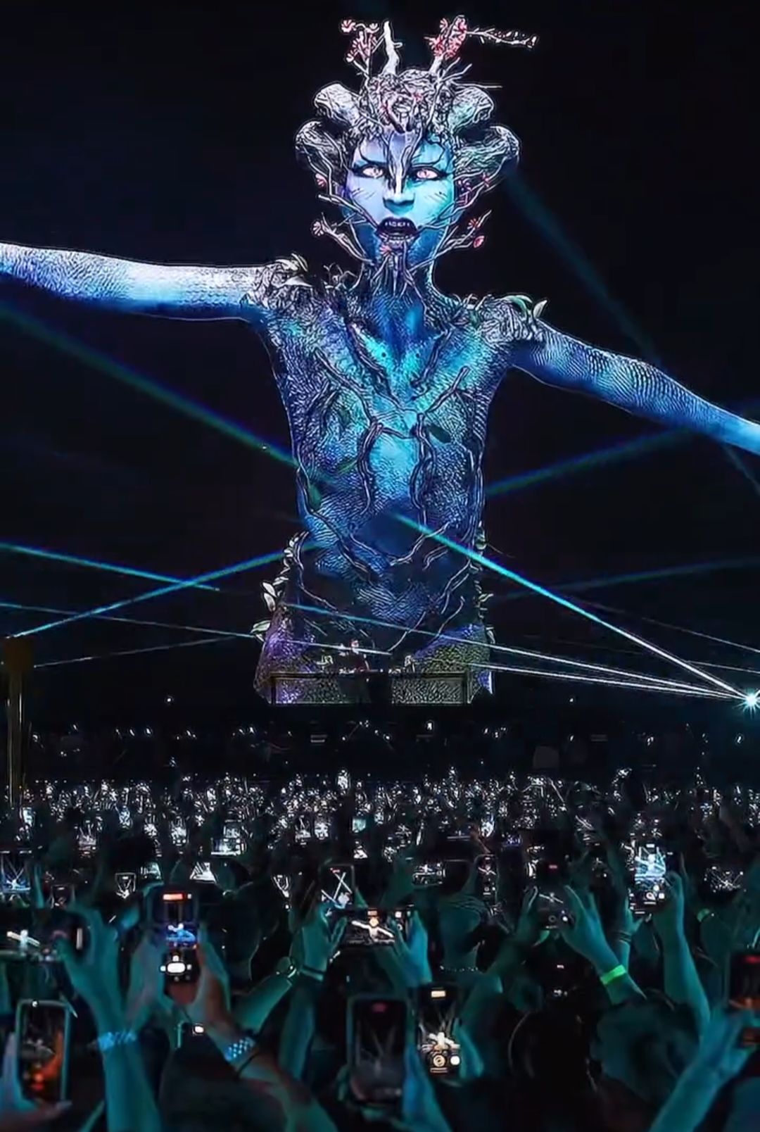 حضره 15 ألف أجنبي وارتبط بعبدة الشيطان.. حفل فرقة Anyma العالمية في الأهرامات يثير الجدل - الخليج الان